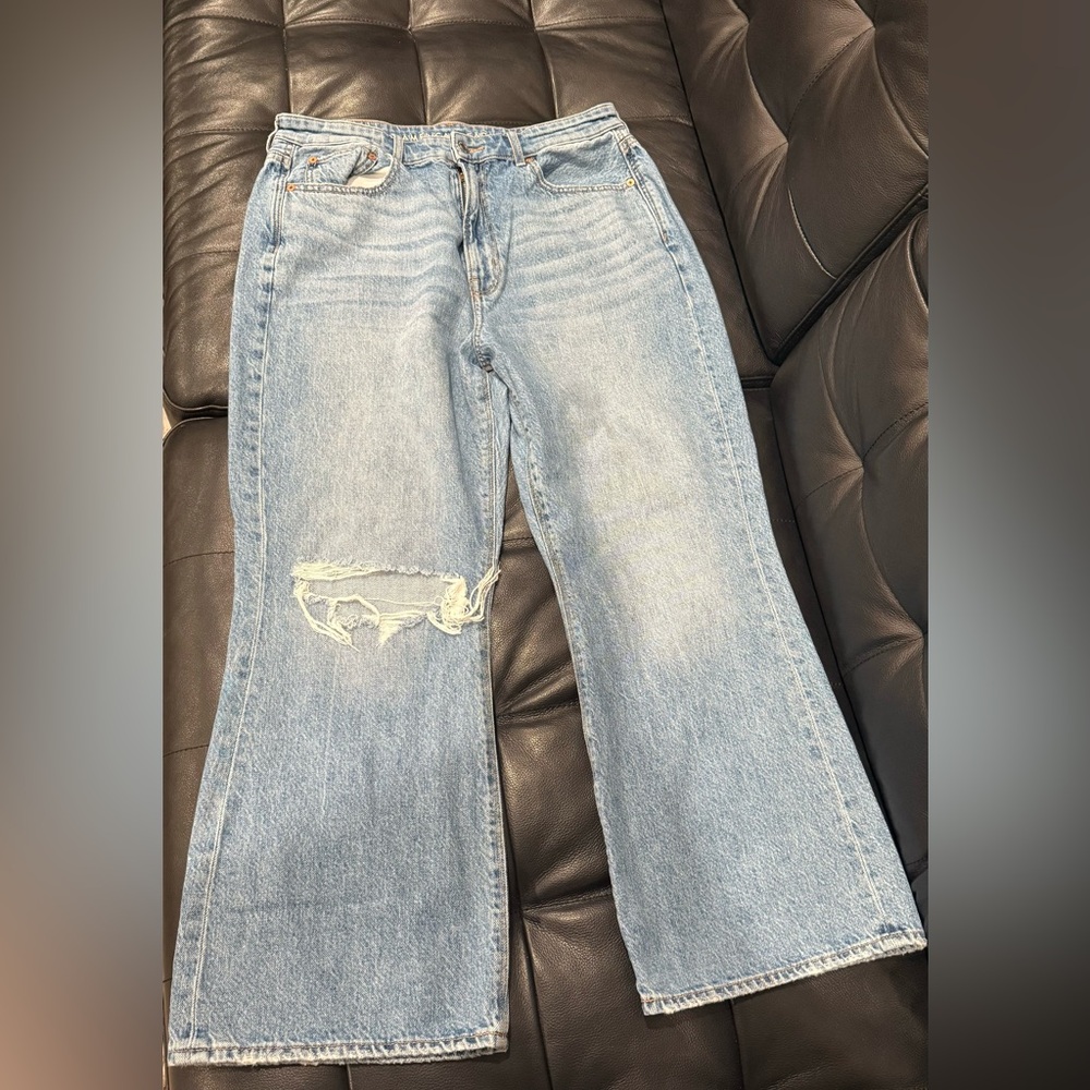 AE Ripped Highest Rise '90s Flare Jean - Picture 3 of 7